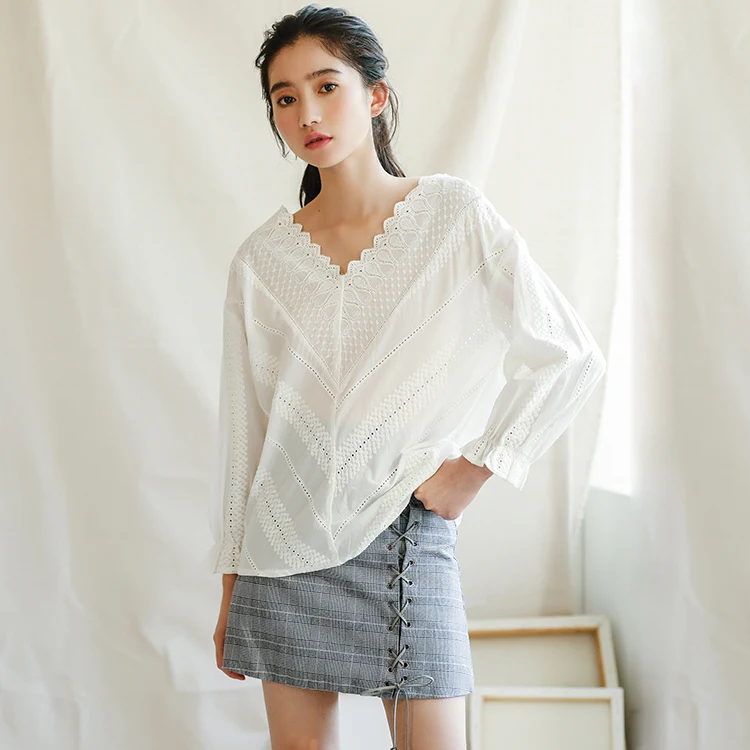 

Pure Color V-Neck Embroidery Long Sleeve Blouses Women 2020 Fashion White Breathable Blusa Mujer