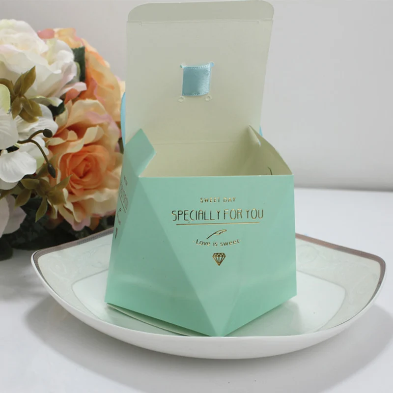 

Sweet Boxes Candy Box Wedding 5.5*5.5*6cm Decoration Unique Diamond Favor Ribbon Party Gift Hot Sale