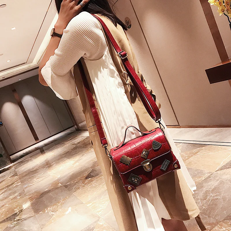 

2019 New PU Stereotyped Small Box Multi-Element Medal Single Shoulder Leaning Handheld Women's Bag