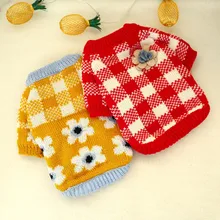 Милый красно-Желтый Клетчатый свитер для собак на осень и зиму теплая одежда для маленьких собак красный и белый клетчатый свитер с цветком для кошек