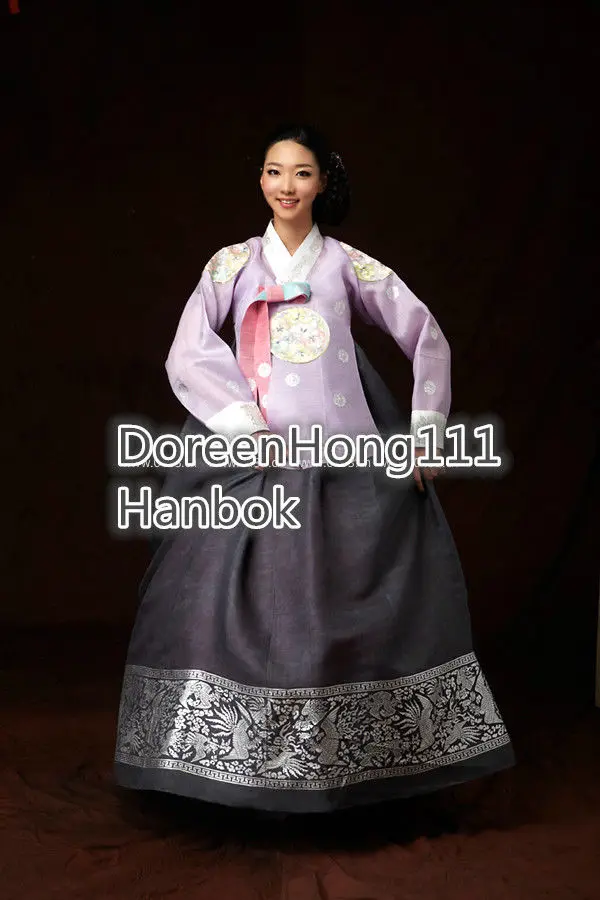 Рисунок 6 - Женское традиционное платье с блестками