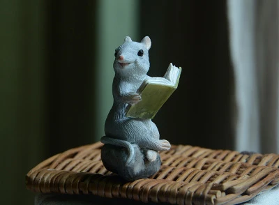 Mouse read book Mini Cute Resin Craft Mouse Mice Rat Cartoon Fairy Garden Miniatures Terrarium Decoration Tabletop Decoration Woondecoratie Casa - Цвет: Mouse read book