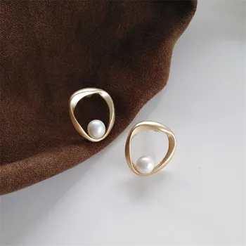 

2020 Matte Metal Gold Geometric Irregular Circle Pearl Stud Earrings For Women Punk Lovely Brincos Hot Trendy Jewelry