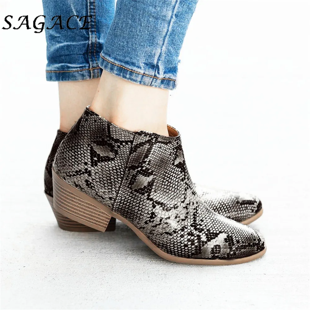 SAGACE/Женская обувь; черные кожаные ботинки; Ботильоны на молнии со змеиным принтом; женские ботинки на платформе с острым носком и квадратным каблуком размера плюс