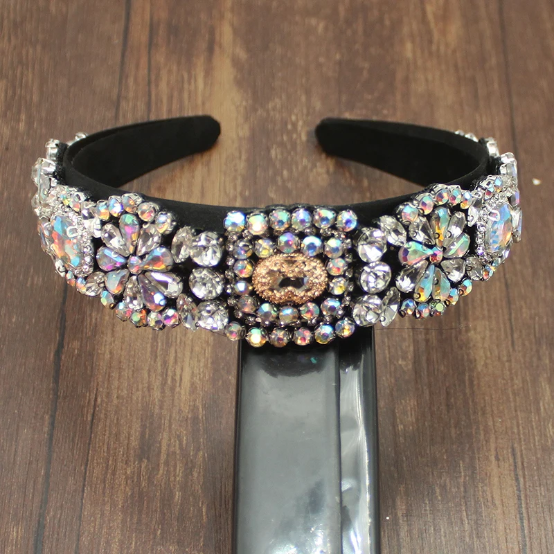Coiffe en Cristal Naturel avec Strass Et Accessoire Clouté