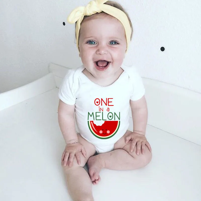 Милая новая одежда для малышей с принтом One in a Melon летний Боди новорожденных