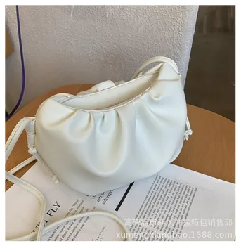 

On the new niche bag female bag 2020 new summer Korean version of the wild net red shoulder fashion slung