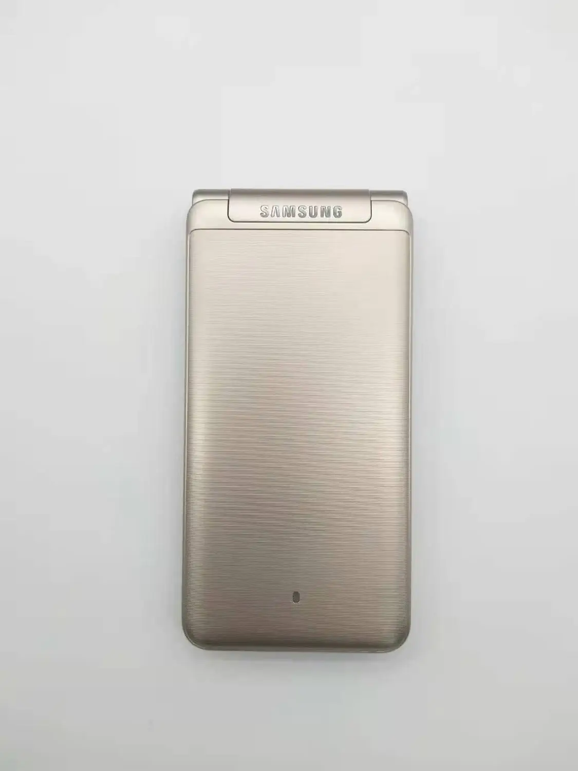 Samsung Galaxy Folder G1600 смартфон с 5 дюймовым дисплеем четырёхъядерным процессором ОЗУ 2