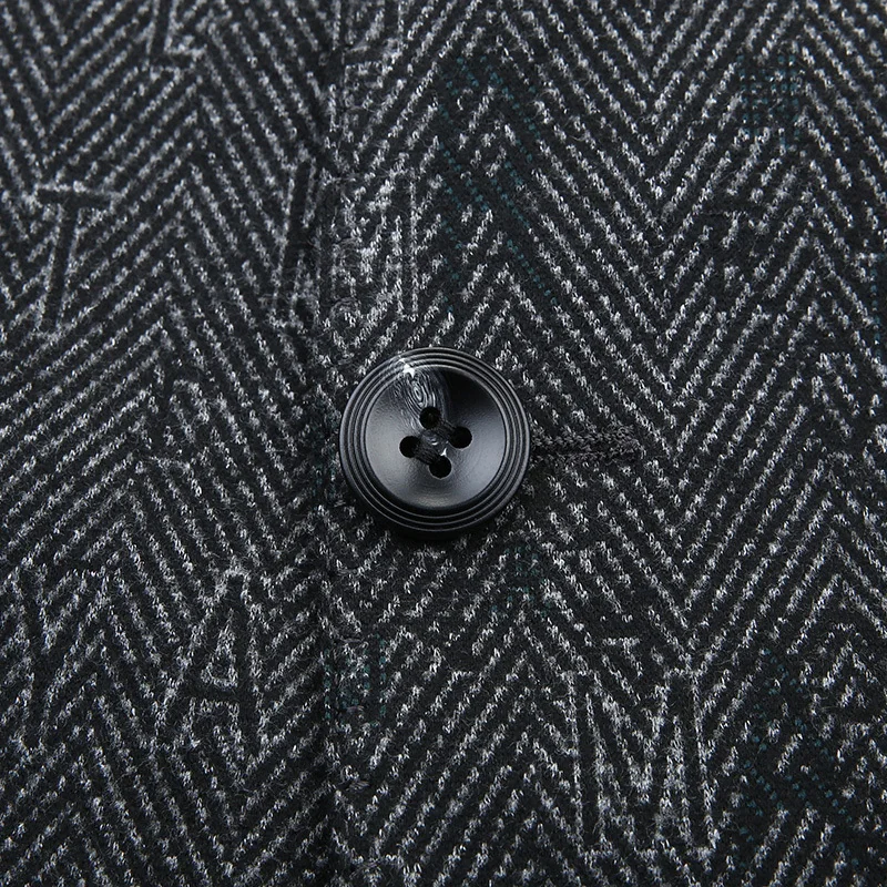 761A4383