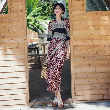 

Broken beautiful dress v-neck printed chiffon dress with big A word skirt pendulum national wind skirt