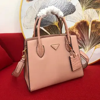 

Cowhide.The crocodile lines.Let a person have a kind of fashionable feeling