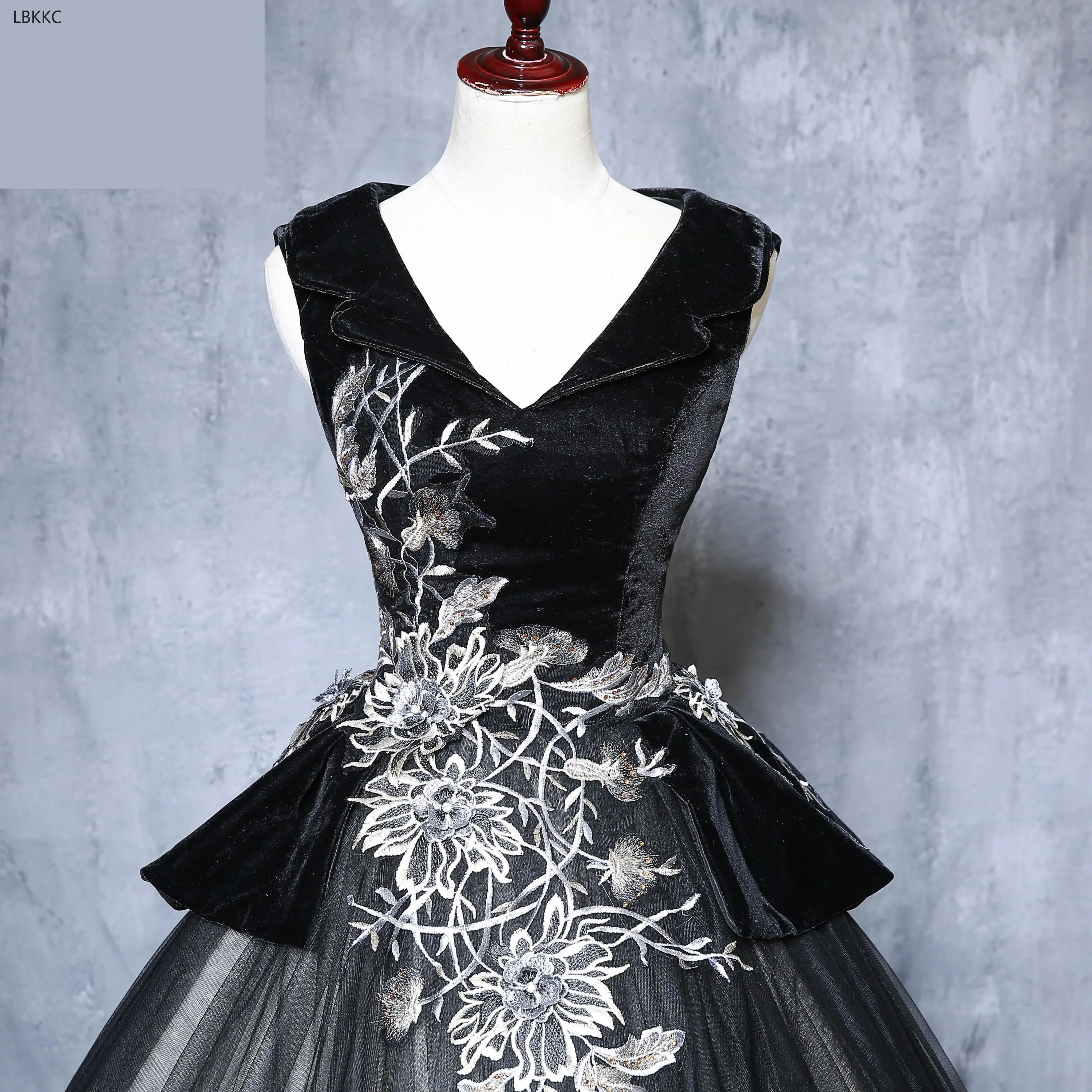 Черное бархатное Пышное Платье без рукавов с v-образным вырезом бальное платье тюлевый кружевной накладной орнамент пышные платья вечерние платья принцессы платье Золушки
