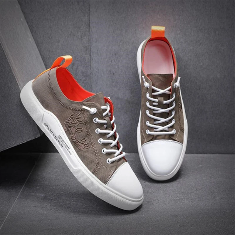 New Men Embroidery Little White Shoes Light Classic Fashion Casual Shoes Men Sneakers Sports canvas shoes Zapatos De Hombre