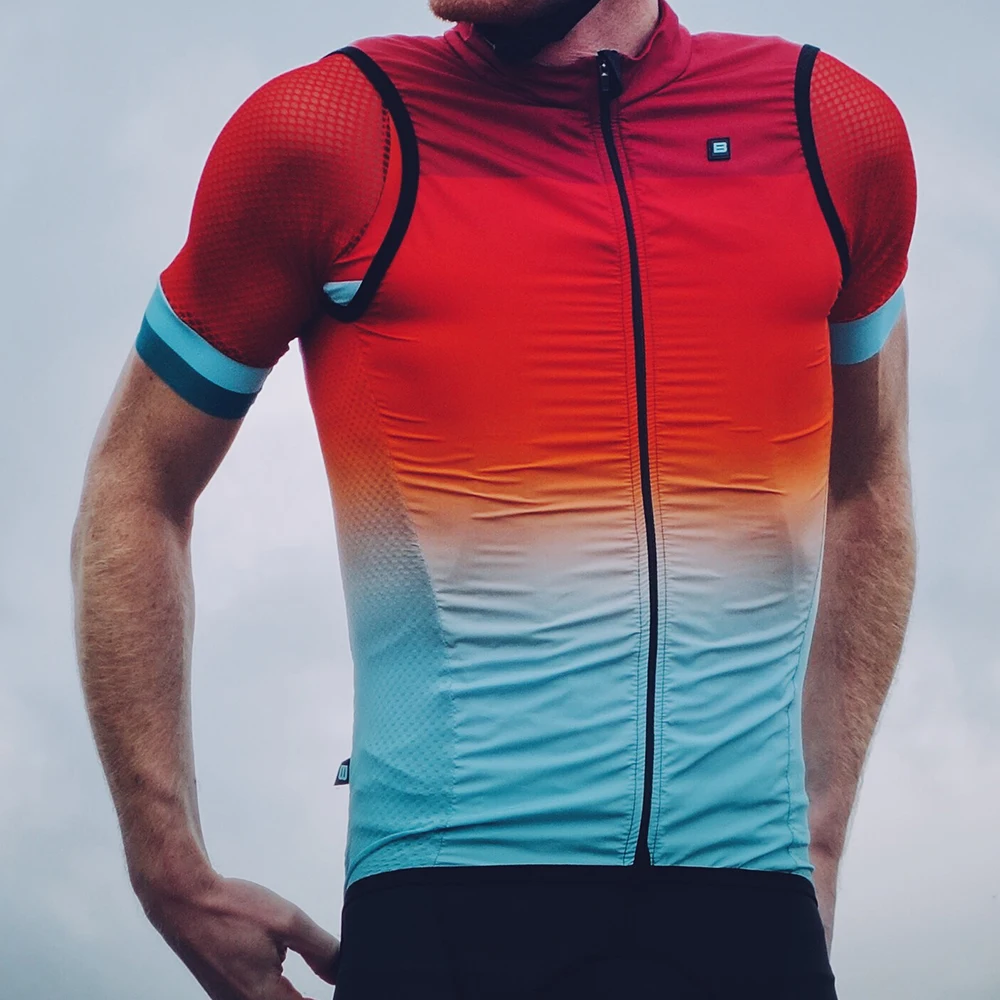 

2019 BEST QUALITY Gradient color CYCLING GILET Super lightweight WINDPROOF CYCLING VEST Cool Design cycling vest easy to carry