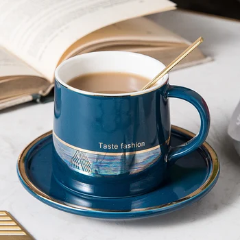 

European Ceramic Coffee Cup and Saucer Bone China British High Red Tea Cup with Spoon Saucer Taza Madera Cup and Saucer OO5BD