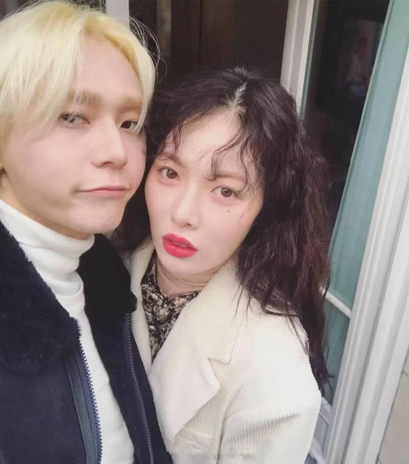 Маленький Mustang Gold Hyuna INS, стиль знаменитостей, корейский стиль, модный вельветовый женский костюм,, стиль, костюм, пальто, женская мода