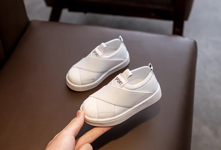 Весенне-осенняя новая детская обувь для девочек, кроссовки для мальчиков, сетчатая детская обувь, модная повседневная спортивная Беговая кожаная женская обувь