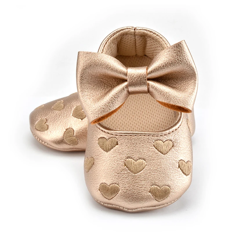 3 стиля, милая повседневная обувь для новорожденных девочек и мальчиков, детская кожаная обувь с принтом в виде сердца на мягкой подошве, 0-18 месяцев