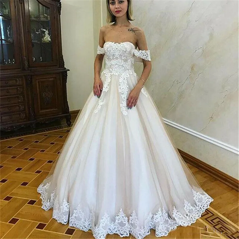 

Charming Strapless Ball Gown Wedding Dresses Bohemian Off The Shoulder Appliques Tulle Court Train Formal Bride Wedding Gowns