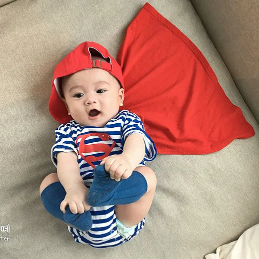 

INS Summer Hot Sales Baby Clothes Onesie Superman Triangle Romper Batman Short Sleeve Crawling Clothes with Mantle