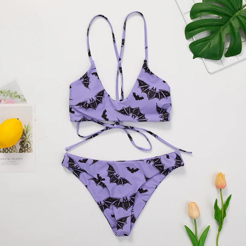 Bikini con espalda descubierta y estampado digital, traje de baño de dos piezas con estampado de murciélago, color morado claro, sin hombros