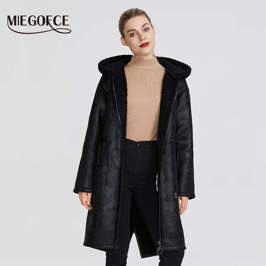 MIEGOFCE Новая зимняя женская коллекция куртка из искусственного меха женские зимние куртки необычный дизайн женской пальто- дубленки с надписью на задней стороне куртки необычные расцветки длина до колен