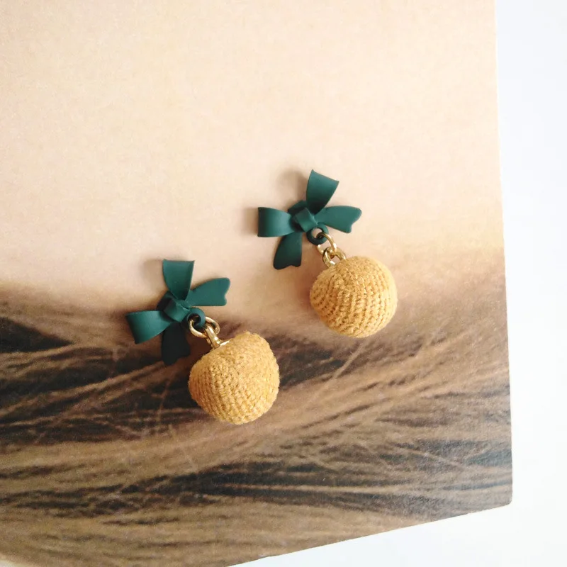 yellow clip earring Милый меховой шарик, помпон, Короткие клипсы, серьги без пирсинга для женщин, мягкие помпоны, клипсы для ушей, ювелирное изделие, зимний подарок, бант, серьги - Окраска металла: yellow clip earring