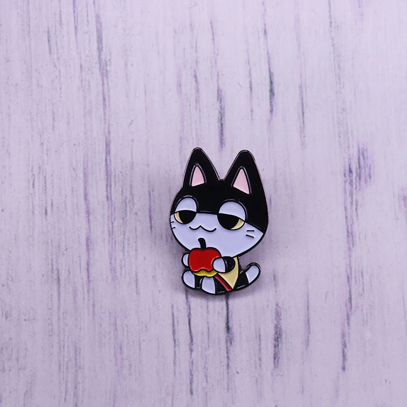 Pretty Anime Cat Holding An Apple Enamel Lovely Cartoon Brooch For Lapel Coat Scarf Sweater Badge | Украшения и аксессуары