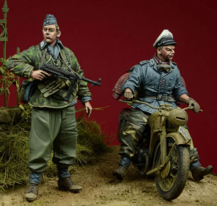 

1/35 Resin Model Building Kit Figure Motorcycles and soldiers