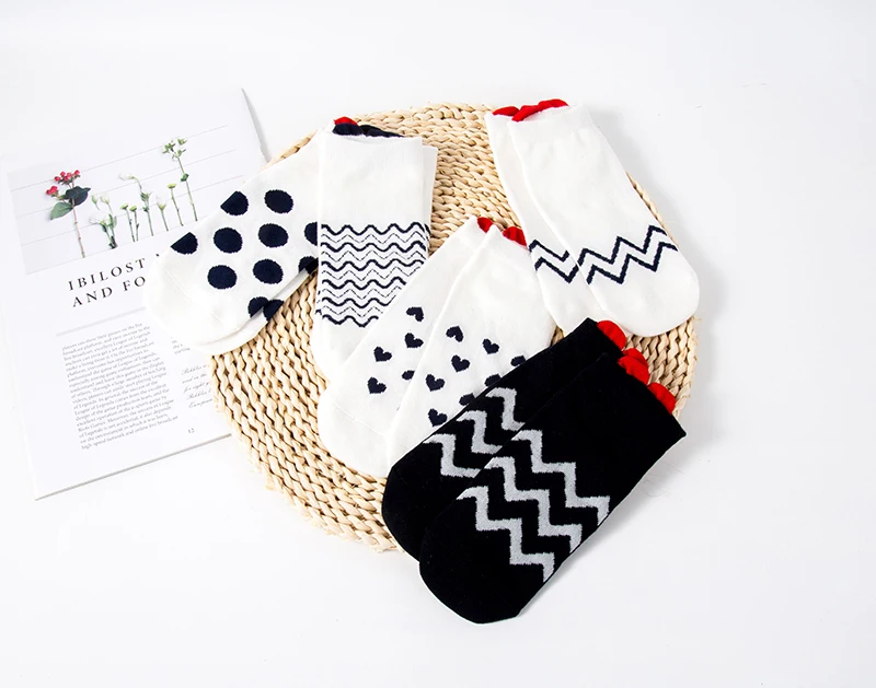 5Pairs Neue Nette Herz Socken Frauen Baumwolle Socken Wellenförmige Streifen Ankle Socken Kurze Low Cut Socke Casual Gril Weiße socken 35-40 – Detail 2