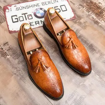 

2020 Fashion Man Business Shoes brown black Breathable sneakers slip on Toe Leather Men Shoes Oxford Wedding Dress man