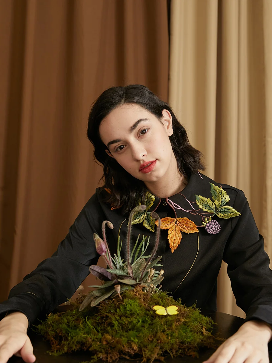 2021 New Arrival Autumn Women Leaf Berry Shaped Embroidered Original Design Shirt