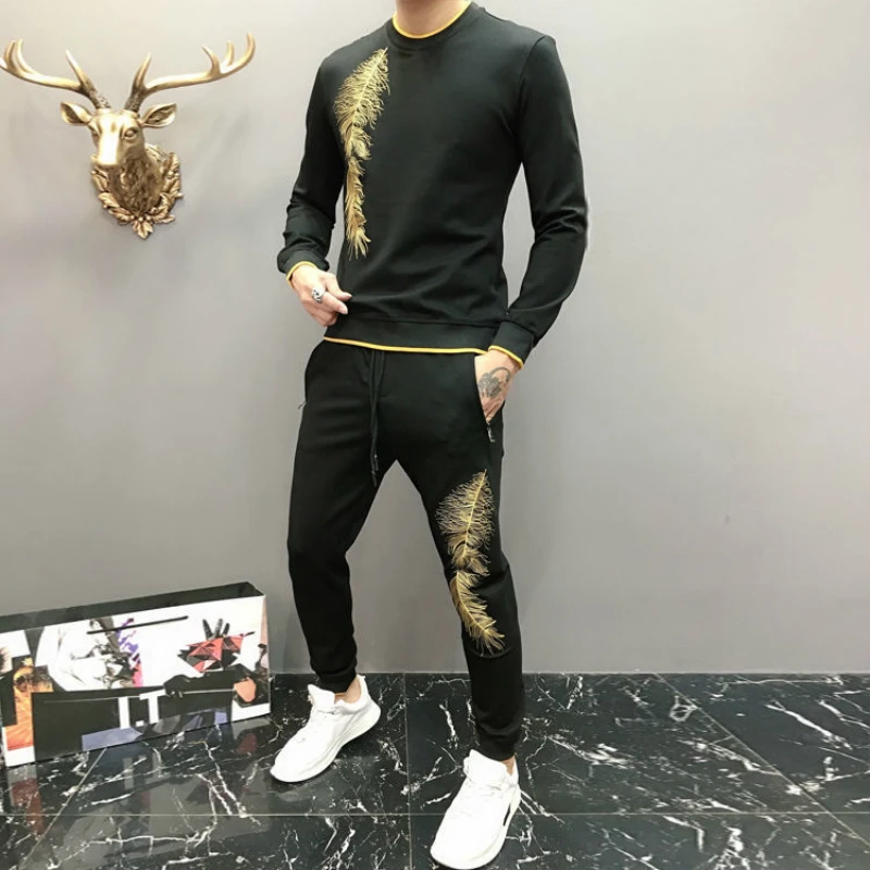 

Winter 2020 new exquisite feather embroidery round neck sweater leisure sports pants two piece men's suit