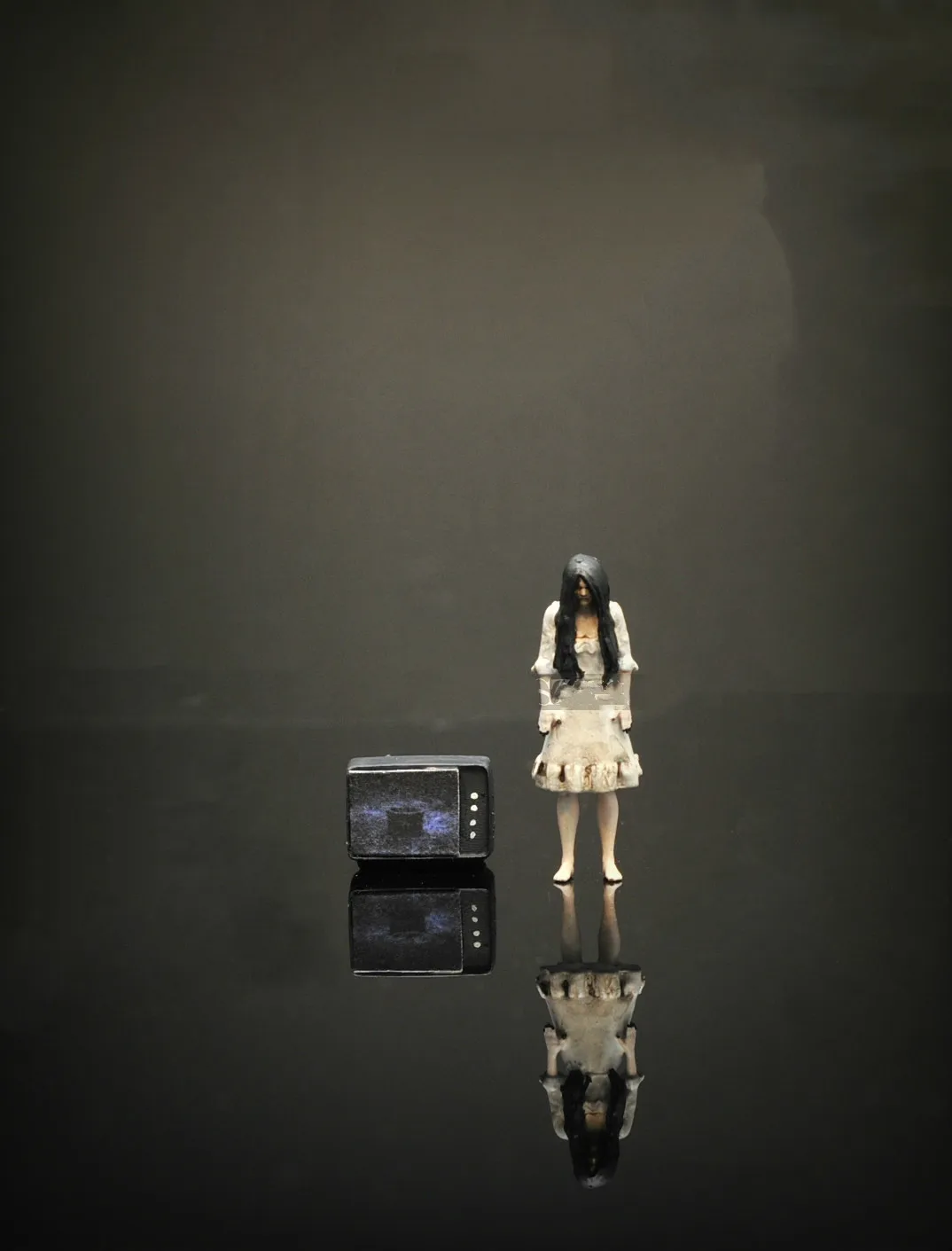 Details about   1/64 The Ring Sadako The Grudge TV figure fit 1:64 Car Mini Sand Hand Painted 