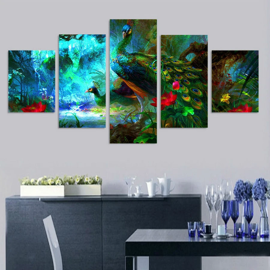 AA1724 Colorful Peacock