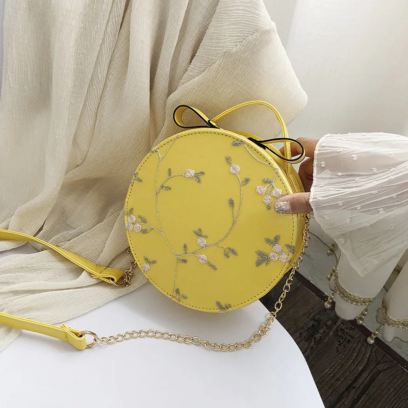 

2019 new women's embroidery simple small round bag Korean version of the shoulder bag Messenger bag mobile phone bag