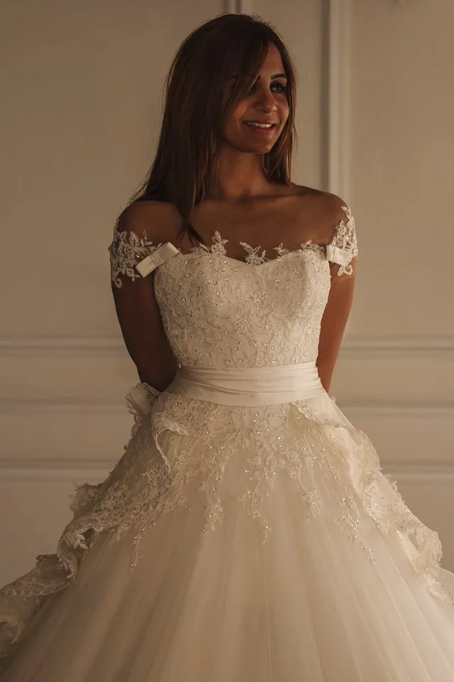 

Fashonable A-line Long Lace Wedding Dress Short Sleeves Beaded Wedding Gown Cathedral Lace Train Back Zipper Wedding Dress A212