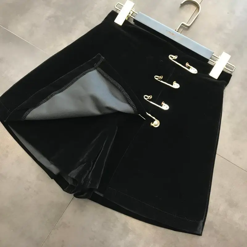 Autumn Winter Pin Decoration Black Velvet Shorts Women MH297