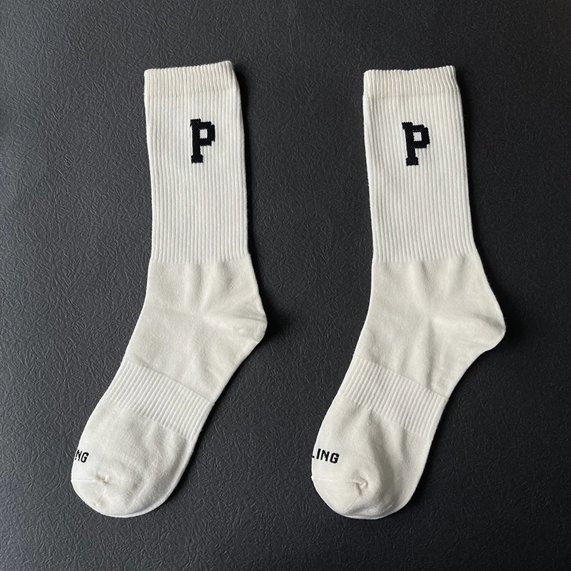 Brief "P" Socken ins Flut Männer Frauen persönlichkeit Crew einfarbig Schwarz weiß baumwolle street Koreanische Sport SOCKEN 4 paare/schachtel – Detail 5