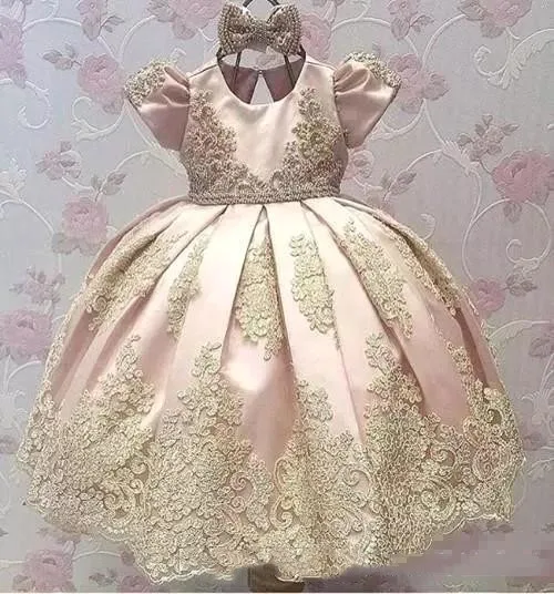 

2018 Newest Short Sleeves Big Bow Gold Applique Kids Communion gowns Birthday vestido Party Pageant Flower Girl Dresses
