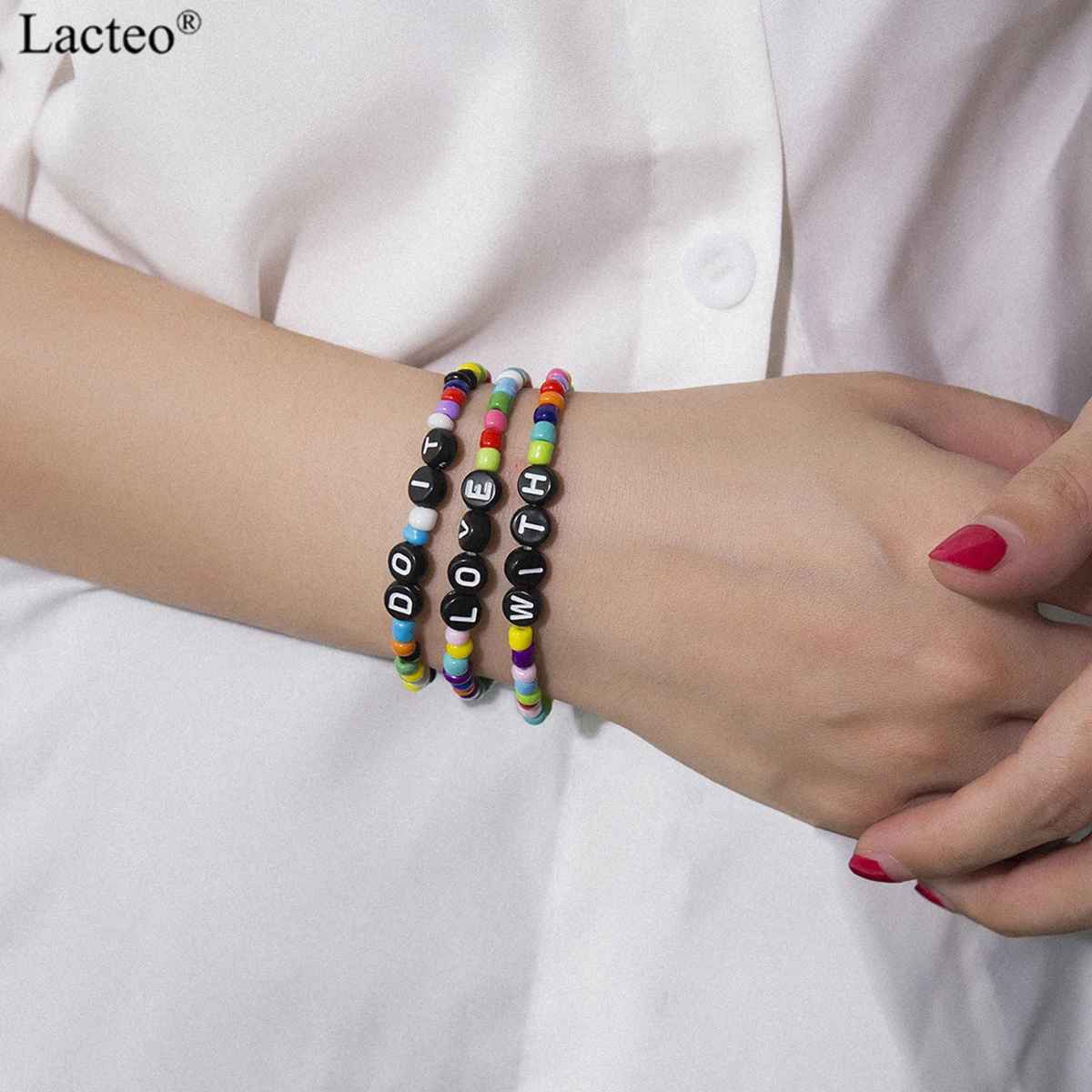 Lacteo 3 шт./компл. Романтический письмо браслет Для женщин заявление корейской моды, расшиты разноцветными бусинами и цепочкой подарочные браслеты и ювелирные изделия
