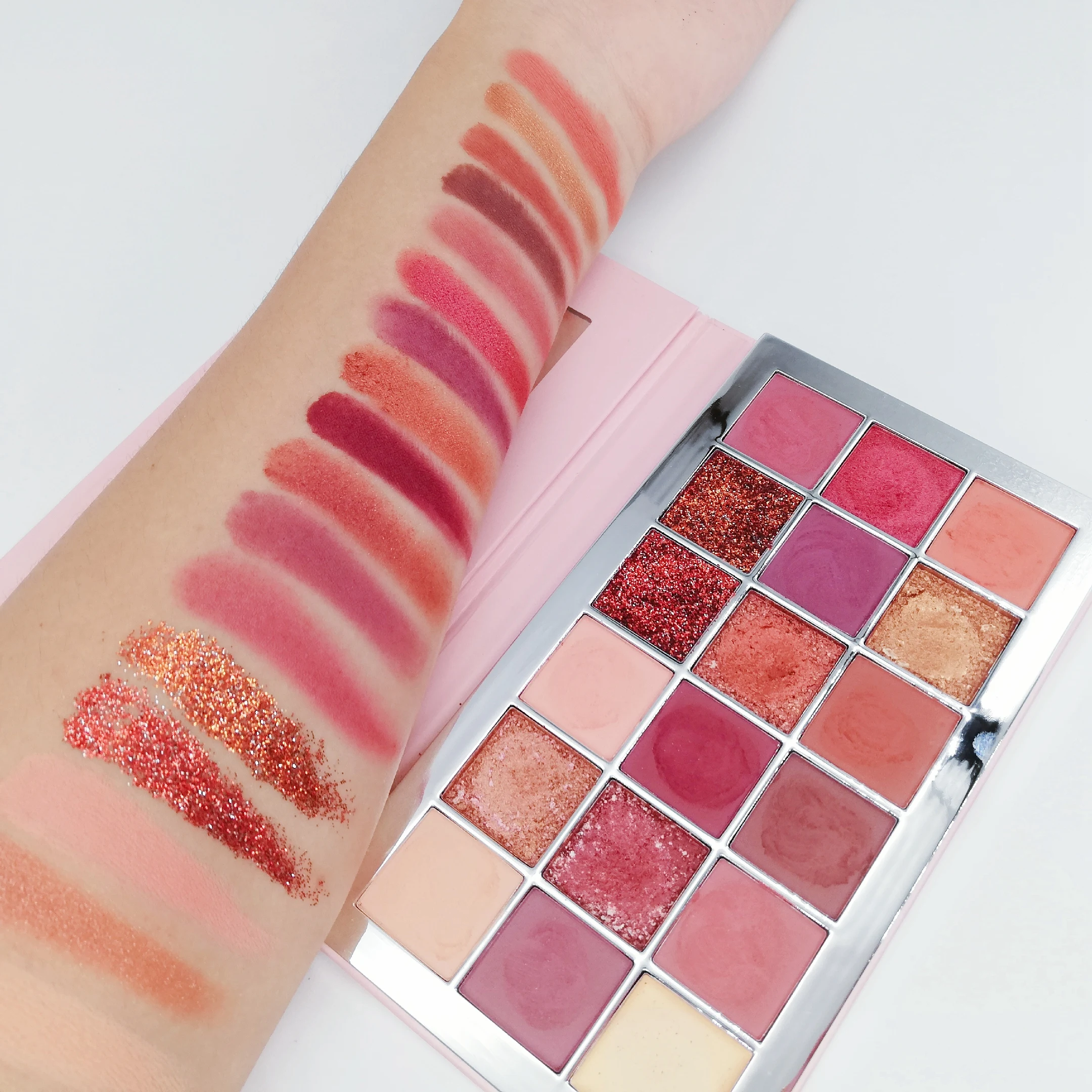 

Colorful Glitter Eyeshadow Palette 18 Colors Matte Shimmer Blendable Bright Eye Shadow Pallete Silky Powder Pigmented Makeup Kit