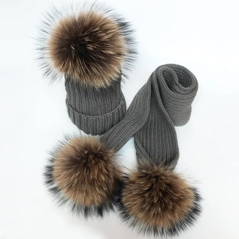 

2021 Real Raccoon Fur Pompon Winter Hat Skullies Girl Pom Pom Beanie Warm Knitted Bobble Fur Pompom Hat and Scarf Set Children