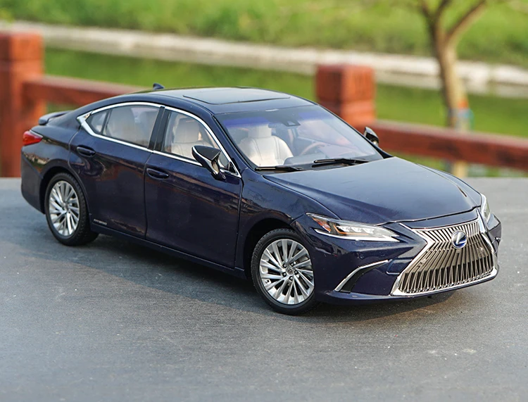 1:18 весы Lexus ES ES300H 2019 литье под давлением модель автомобиля с SAMLL подарок|Наземный