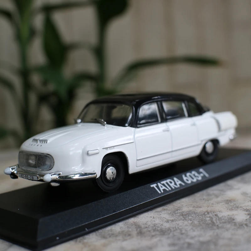 HOMMAT масштаб 1:43 Классическая винтажная модель автомобиля Tatra 603-1из сплава металла