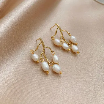 

Small string baroque pearl ladies 2020 new earrings small earrings imitation pearl elegant Prevent Allergy Fashion Stud Earrings