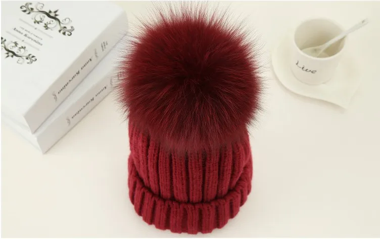 Always classic Woman Hat Natural Fox Fur Ball Knitted Ladies Winter Hat Wool Thread Knit Warm Women's Beanies