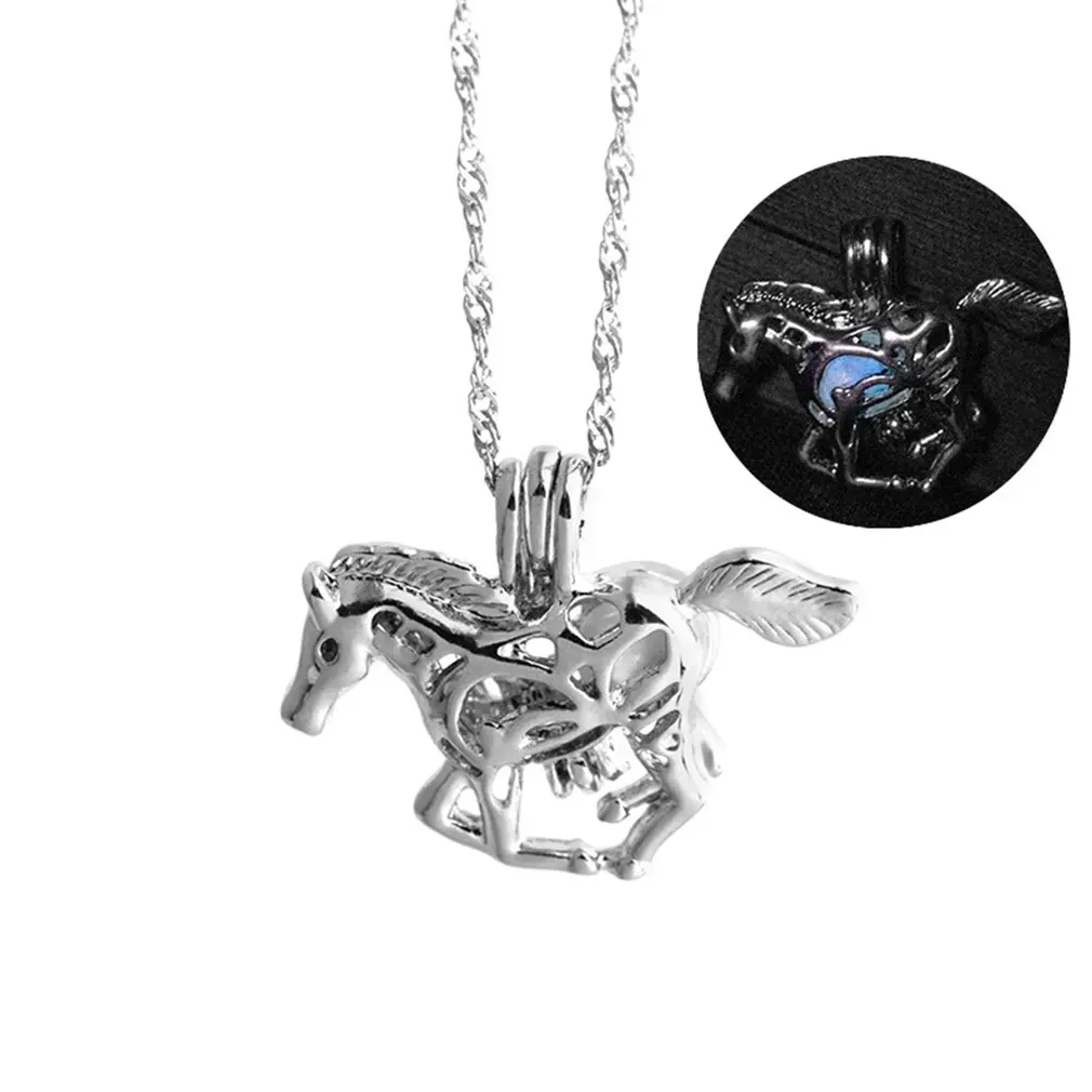 

Running Horse Lichtgevende Medallion Hanger Ketting Gloeiende In the Dark Vintage Sieraden Ketting Voor Vrouwen Choker