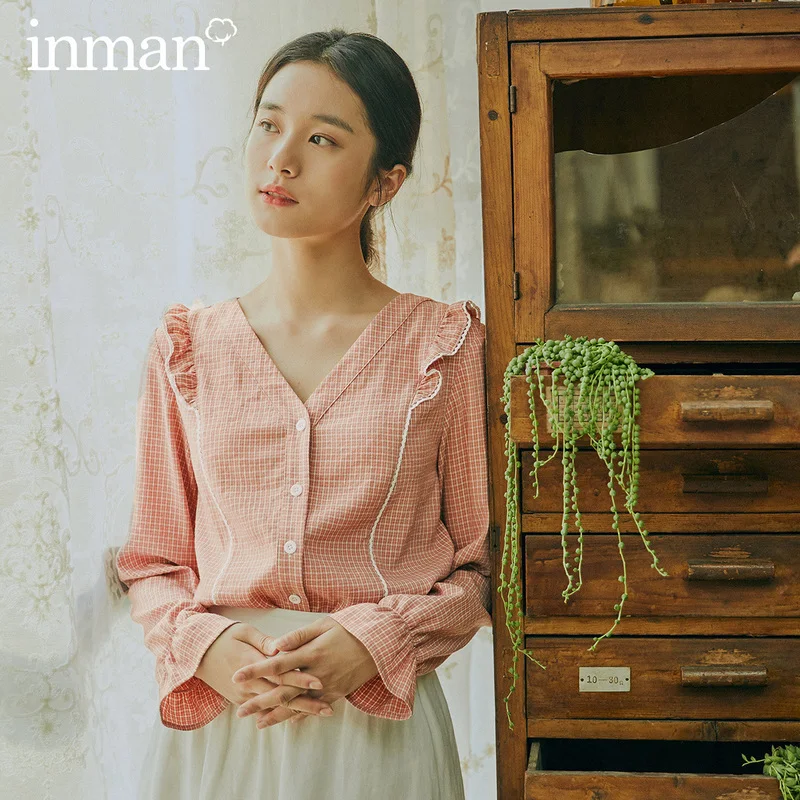 

INMAN 2020 Spring New Arrival Literary Retro Youthful Style V Collar Single Breasted Flower Patchwork Loose Style Women Blouse