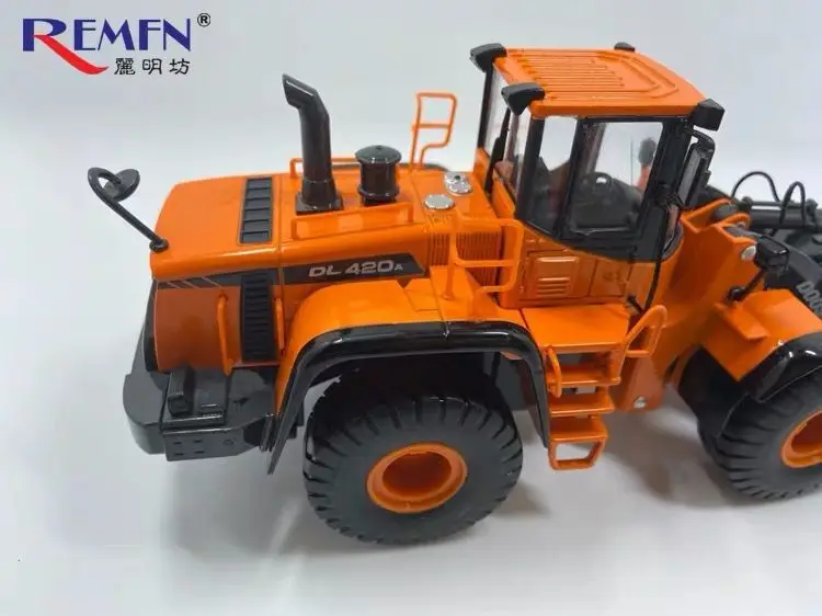 Doosan DL420A колесный погрузчик 1/40 Масштаб литья под давлением модель новая в